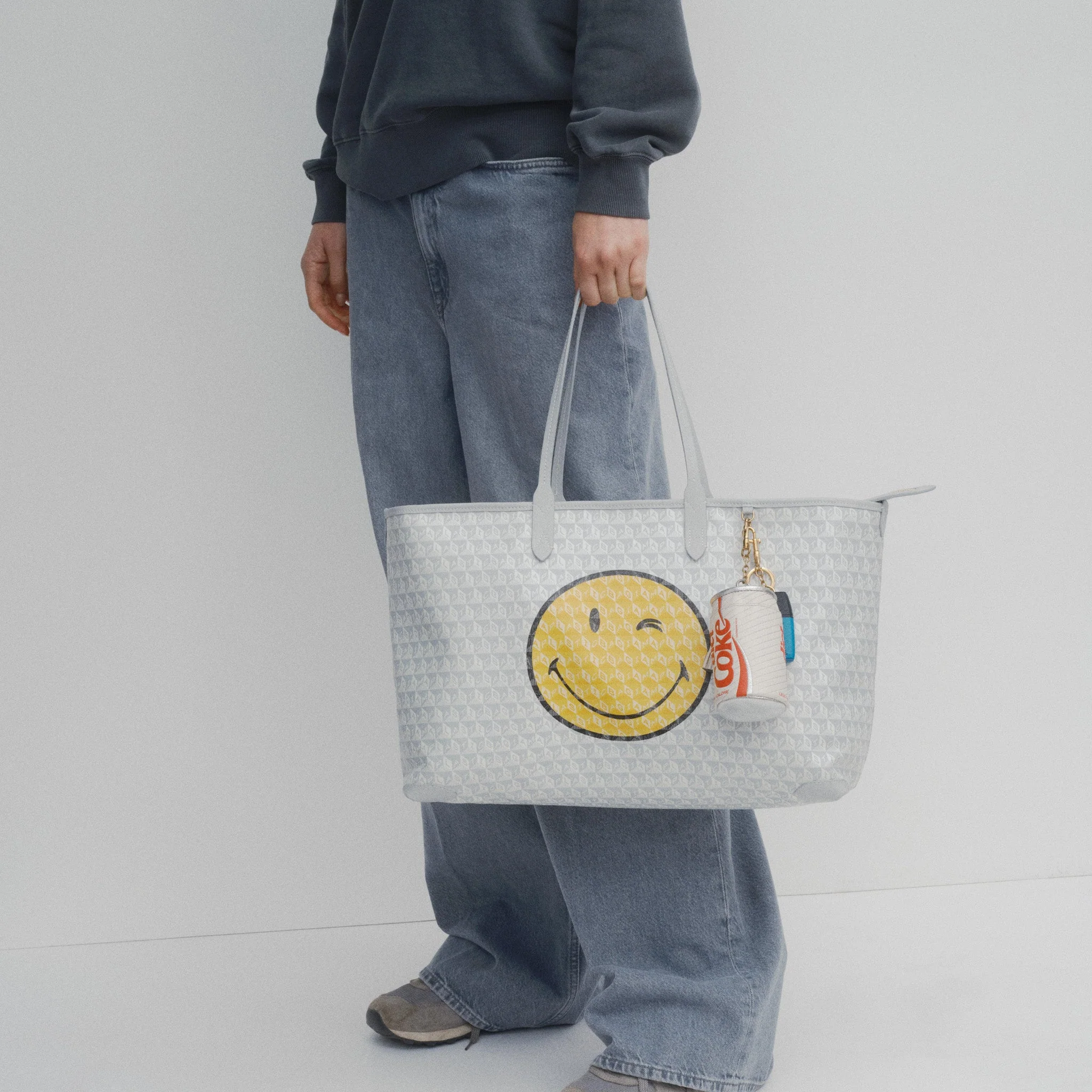 I Am A Plastic Bag Wink Zipped Tote - Image 4