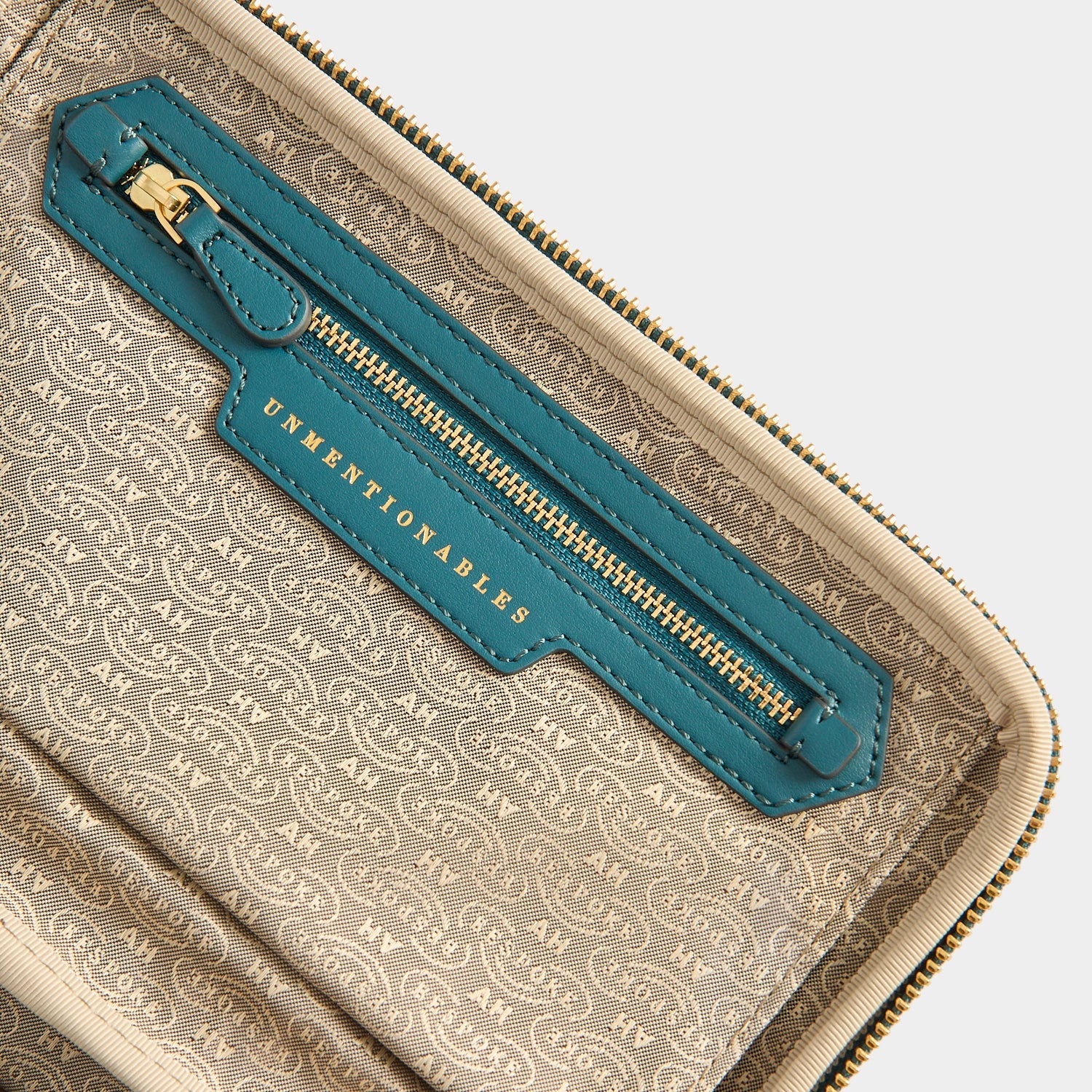 Bespoke Walton Wash Bag - Image 10