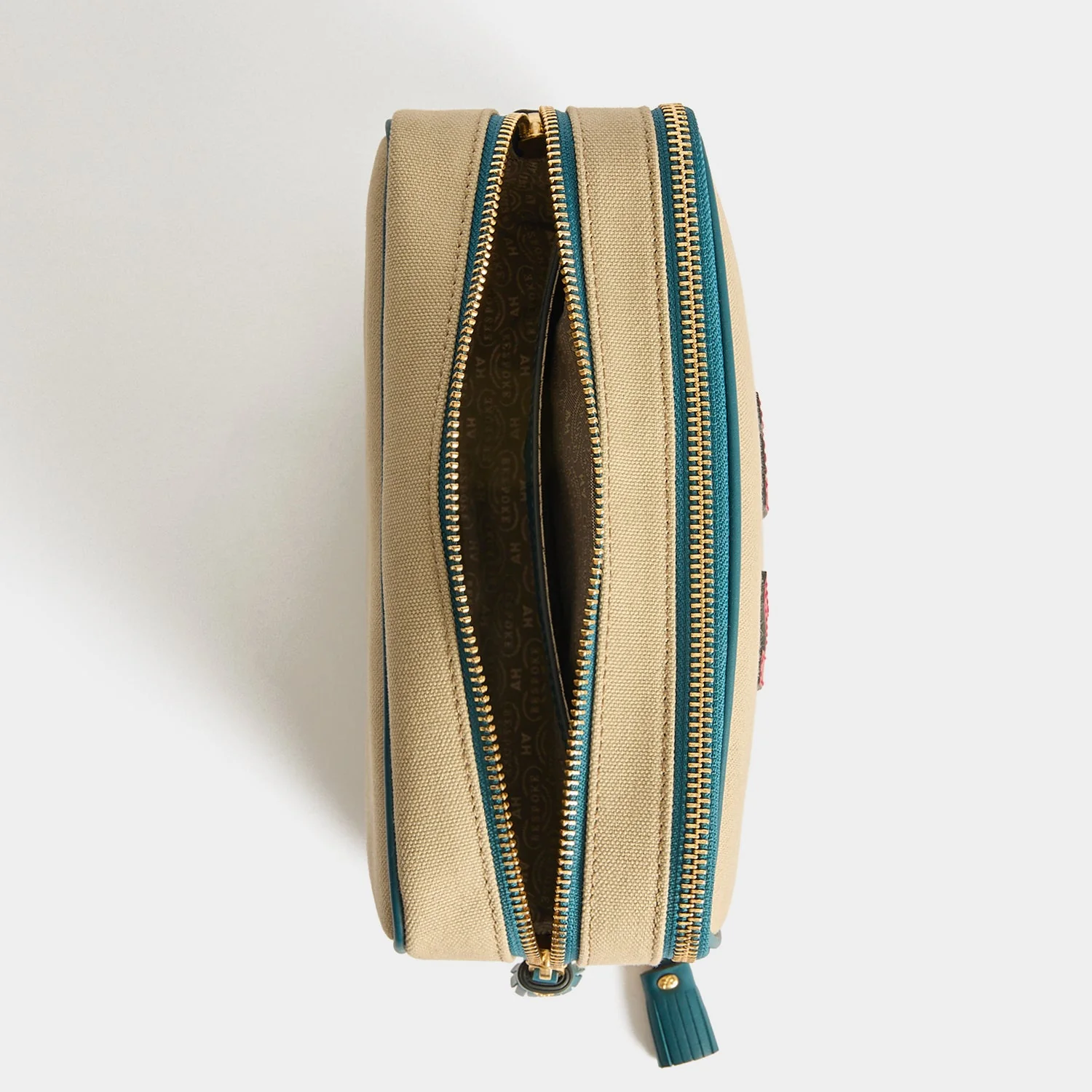 Bespoke Walton Wash Bag - Image 13