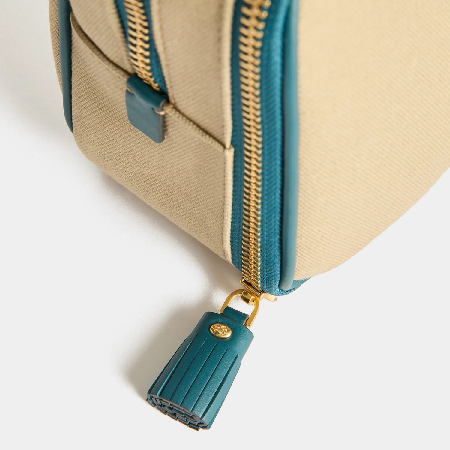 Bespoke Walton Wash Bag - Image 5