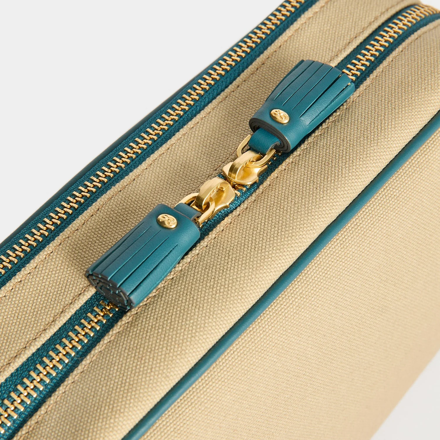 Bespoke Walton Wash Bag - Image 8